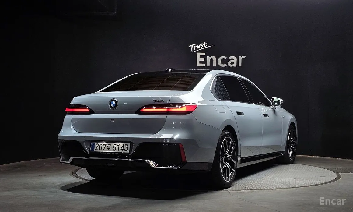 Фото 2 - BMW 7 Series