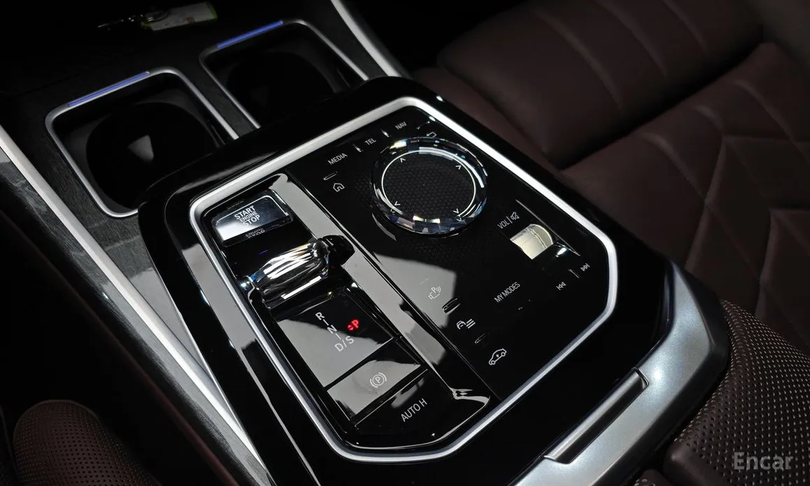 Фото 9 - BMW 7 Series