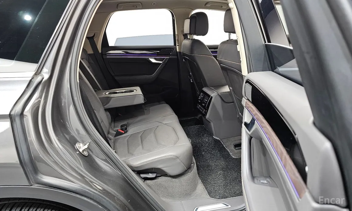 Фото 12 - Volkswagen Touareg