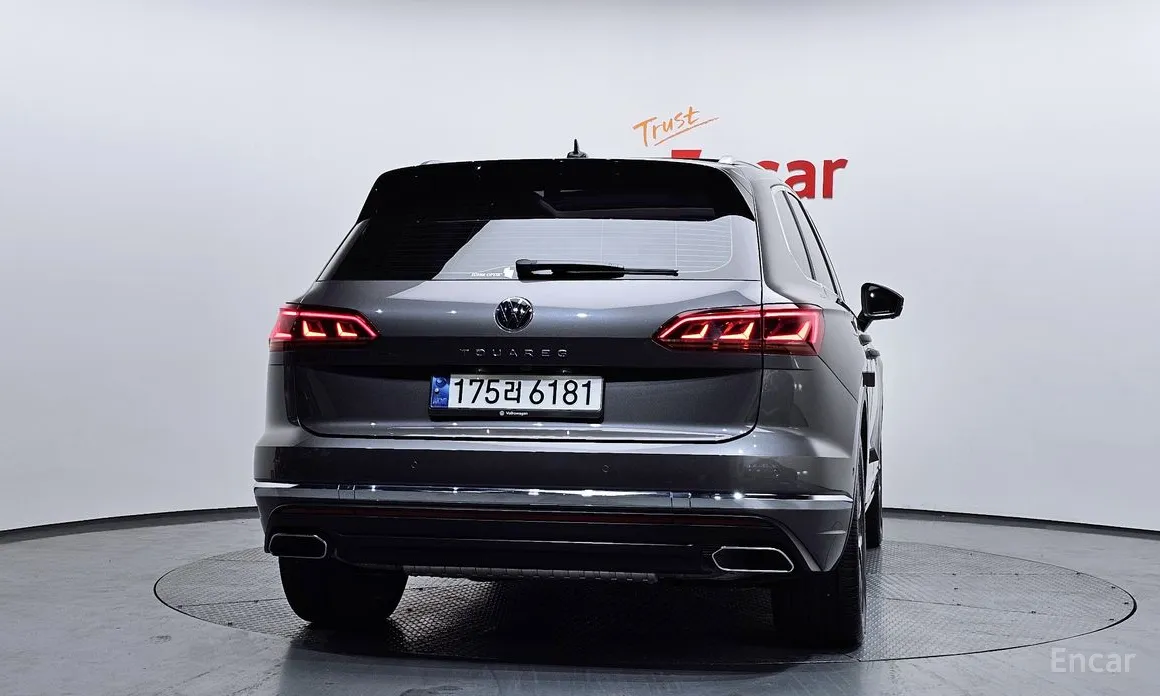 Фото 4 - Volkswagen Touareg