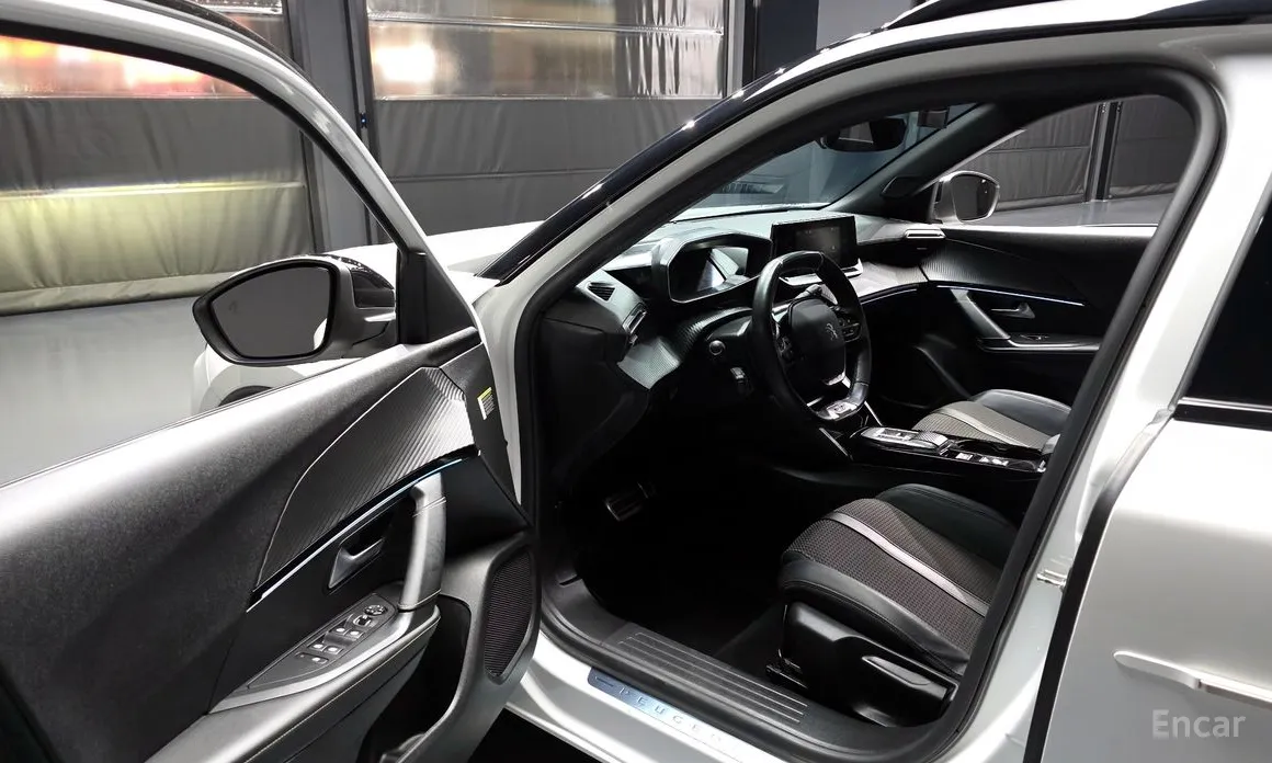 Фото 10 - Peugeot 2008