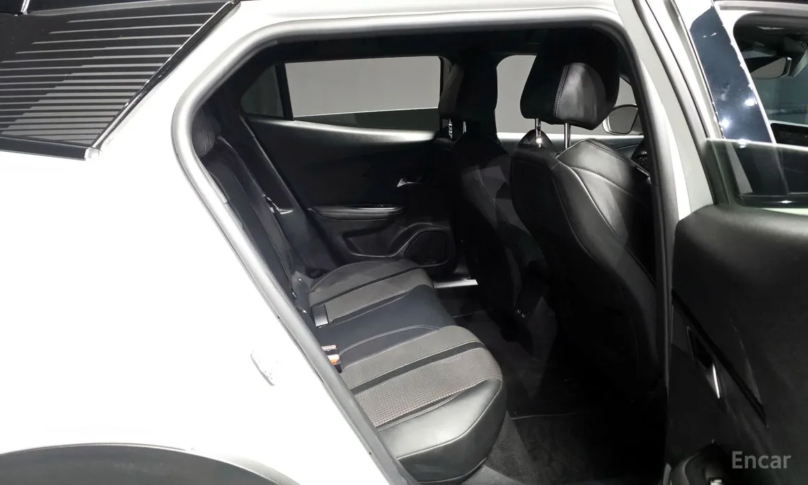 Фото 12 - Peugeot 2008