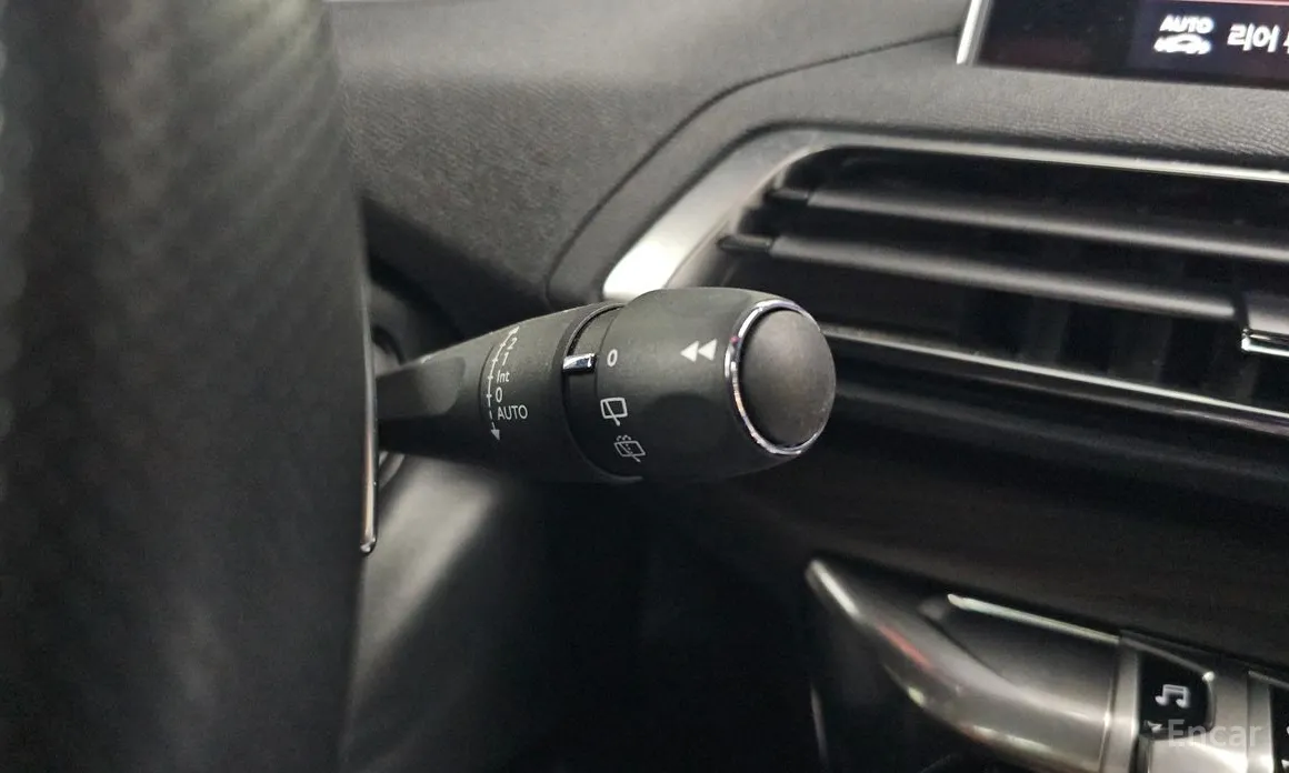 Фото 18 - Peugeot 5008