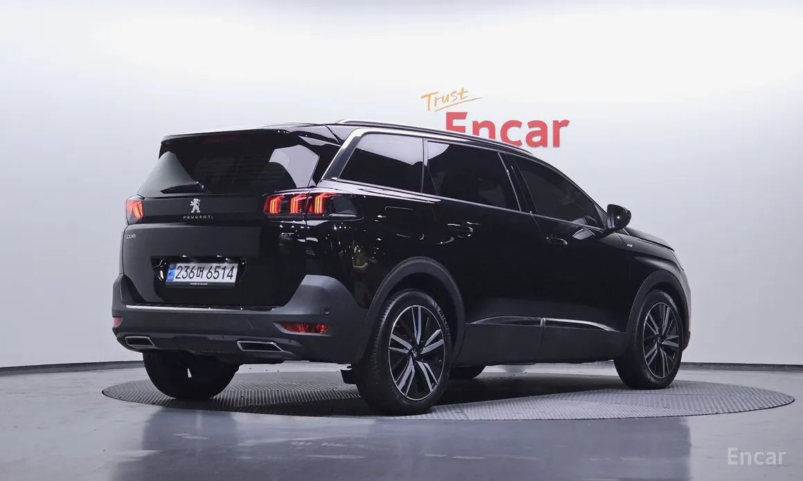 Фото 2 - Peugeot 5008