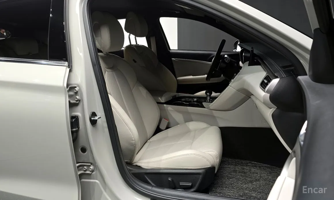 Genesis G70 2022 Gasoline 2.5T 2WD
