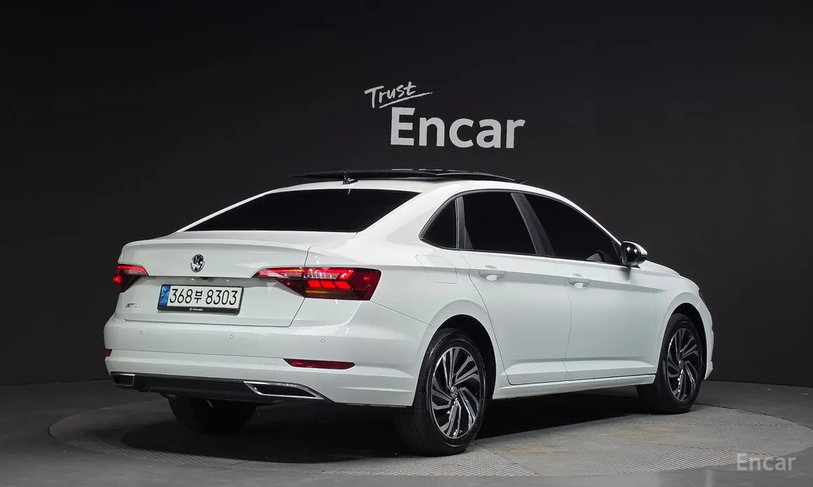 Photo 2 - Volkswagen Jetta