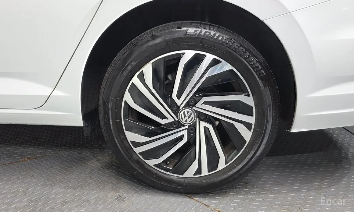 Photo 5 - Volkswagen Jetta