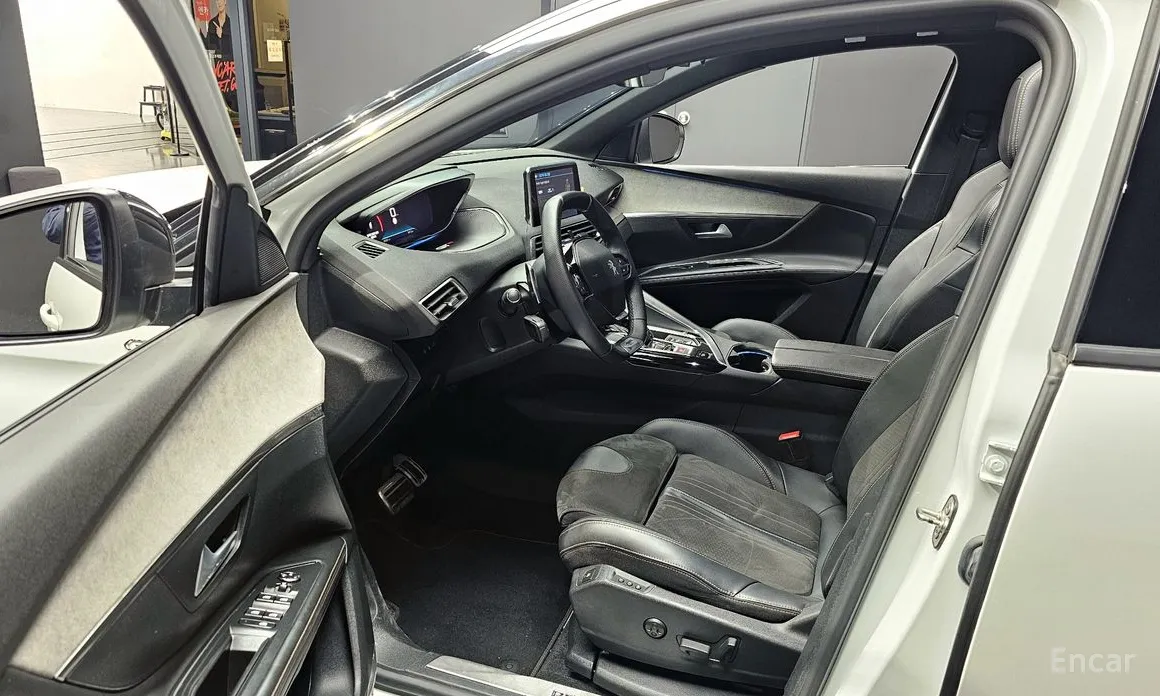 Фото 10 - Peugeot 5008