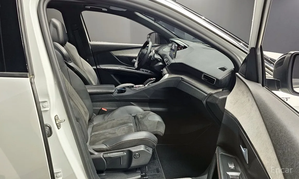 Фото 11 - Peugeot 5008