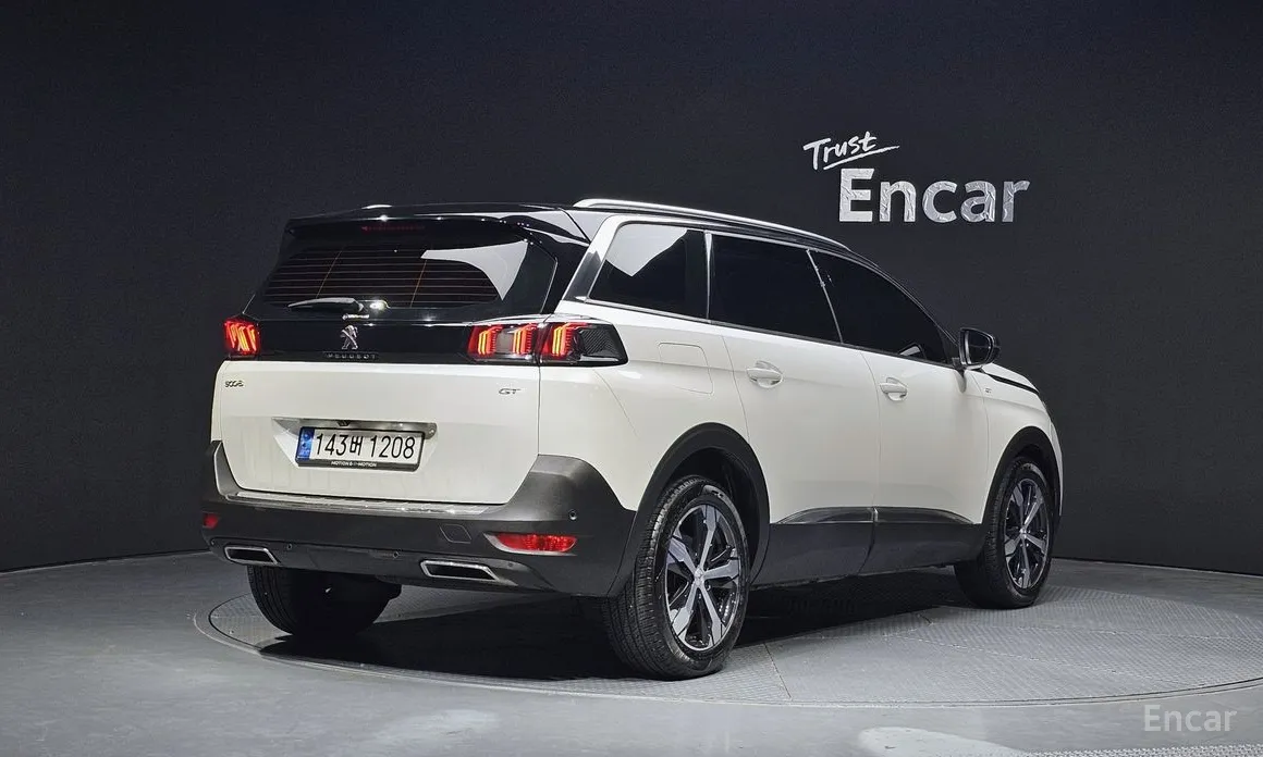 Фото 2 - Peugeot 5008