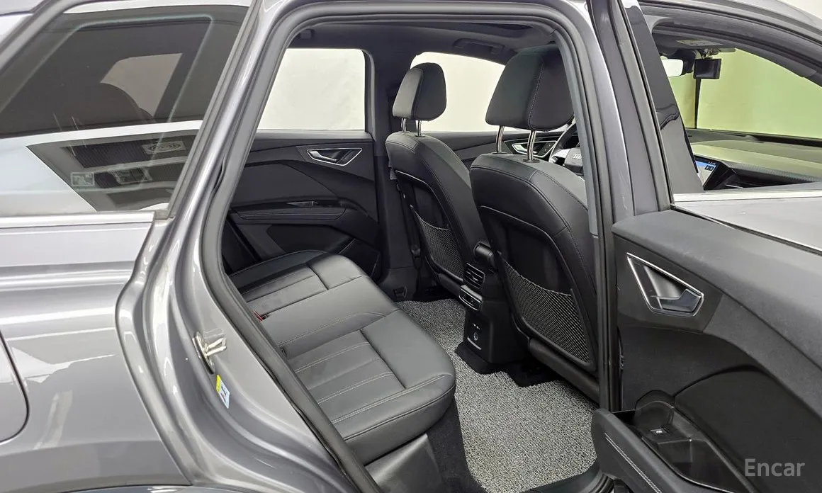 Фото 12 - Audi Q4 e-tron