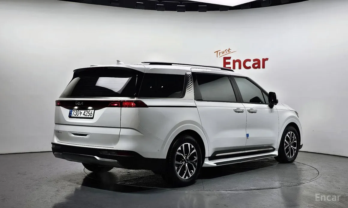 Фото 2 - Kia Carnival