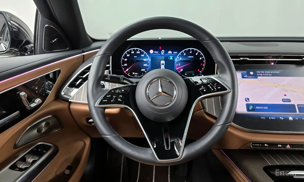 Фото 13 - Mercedes-Benz E-Class