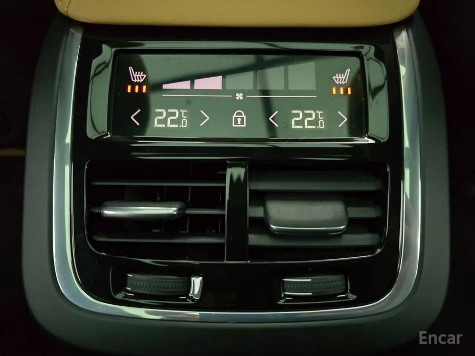 Фото 18 - Volvo XC60