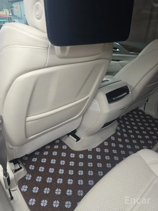 Фото 10 - Cadillac Escalade