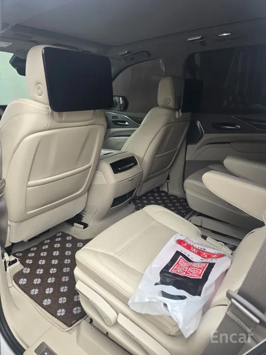 Фото 8 - Cadillac Escalade