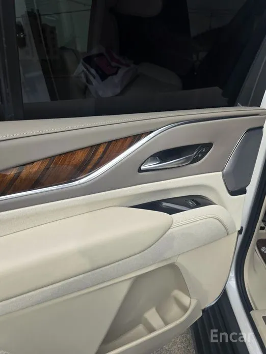 Фото 9 - Cadillac Escalade