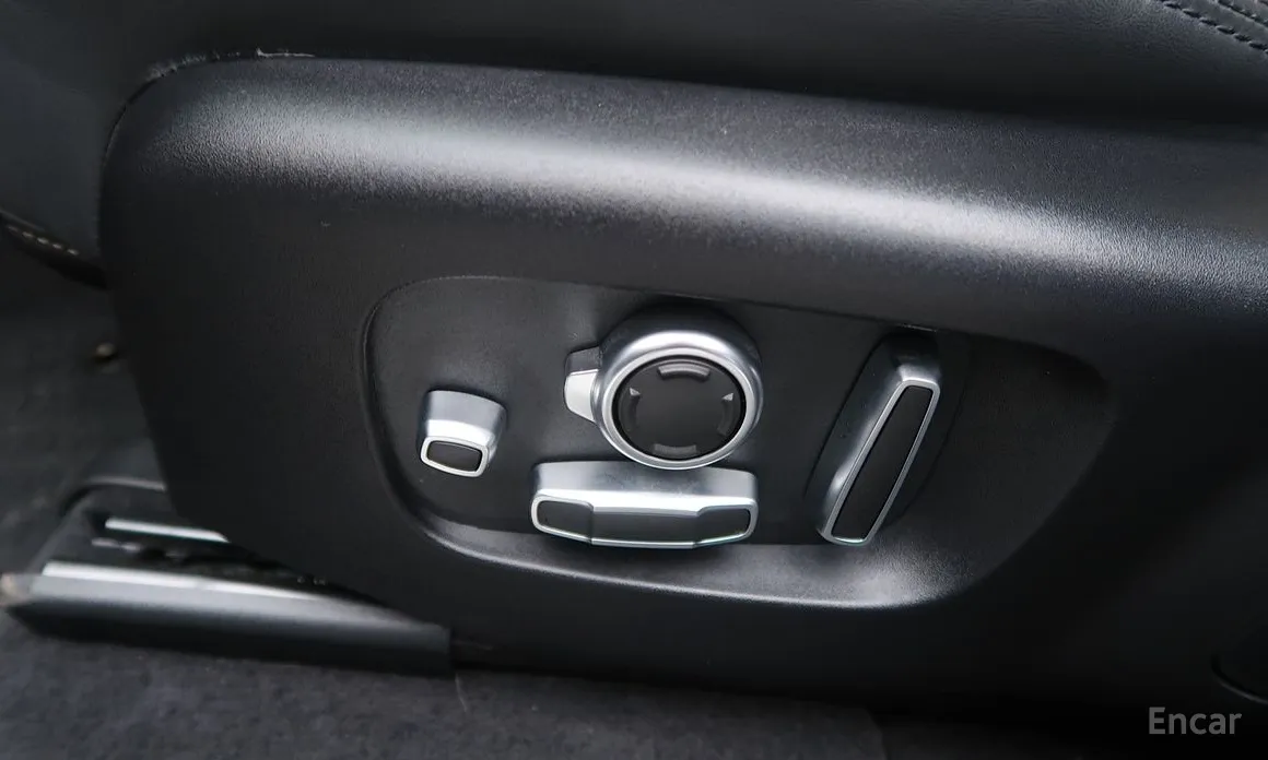 Фото 17 - Land Rover Range Rover Velar