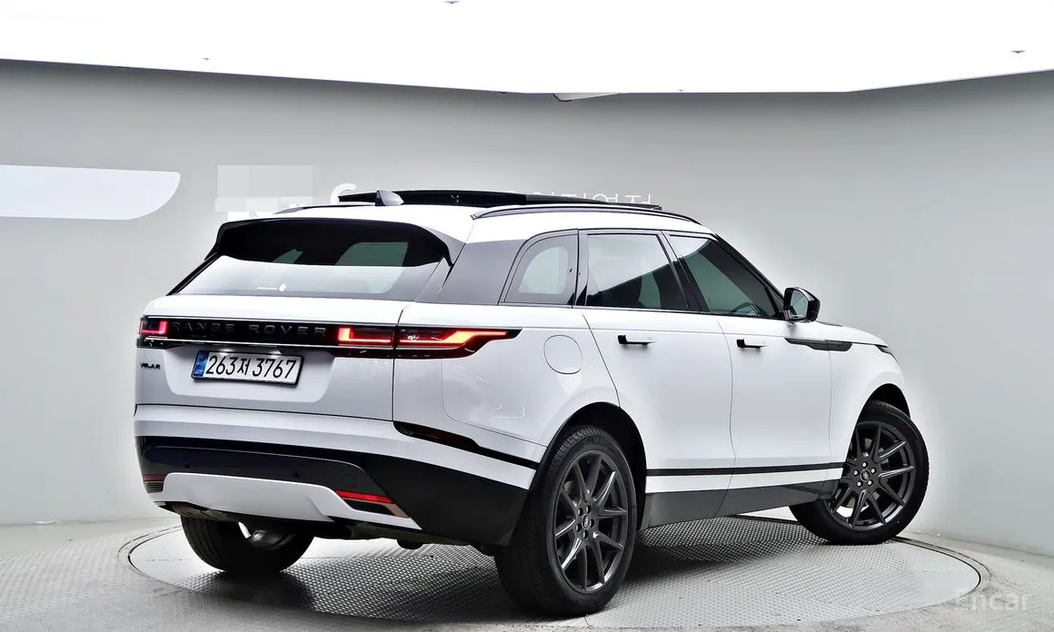 Фото 2 - Land Rover Range Rover Velar