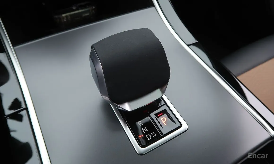 Фото 9 - Land Rover Range Rover Velar