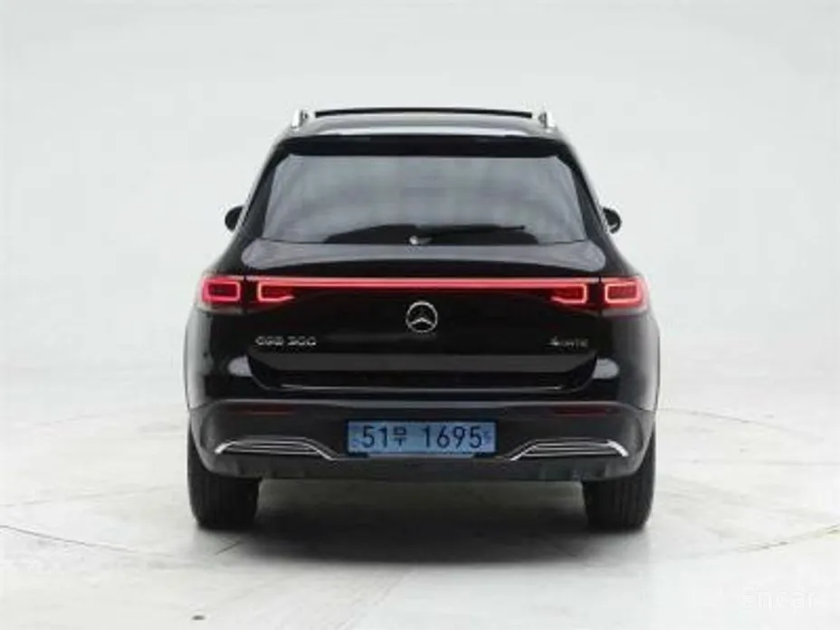 Фото 5 - Mercedes-Benz EQB