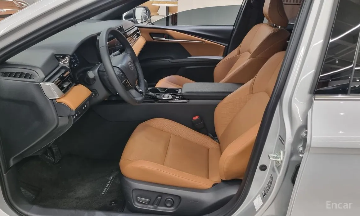 Фото 10 - Toyota Camry