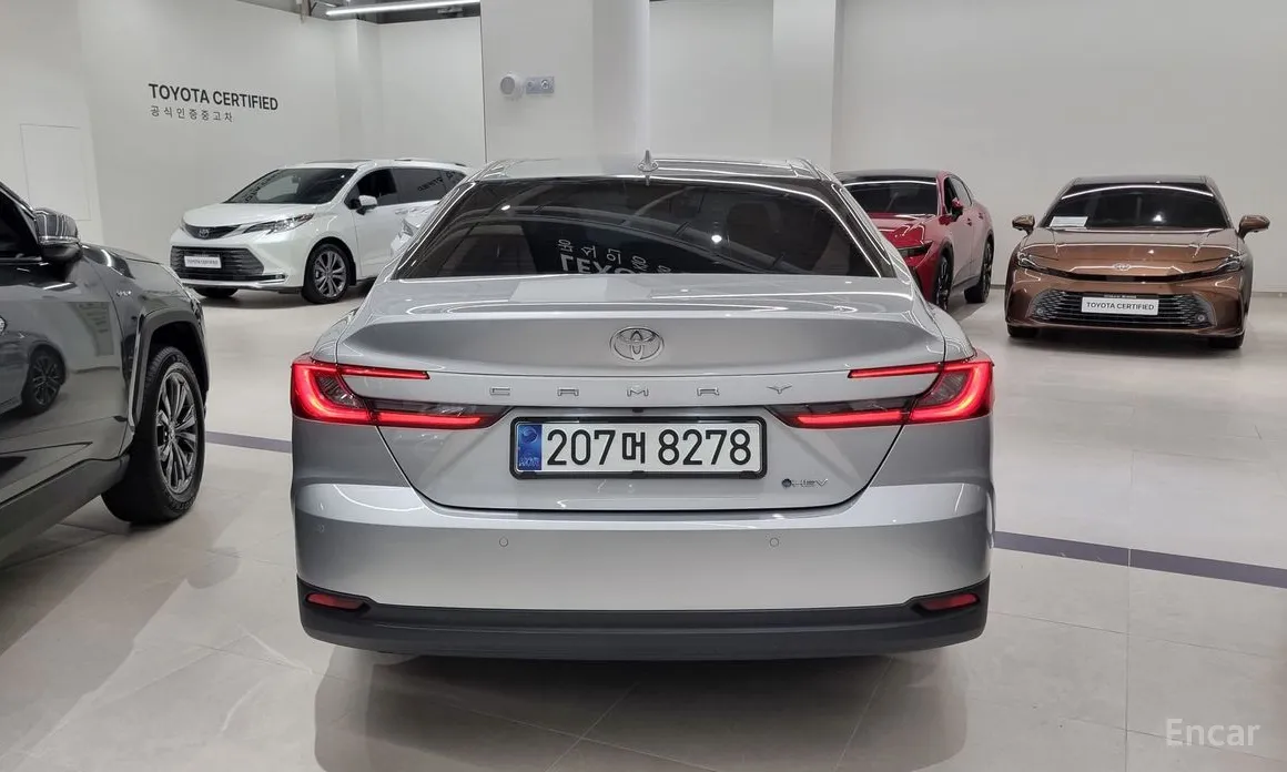 Фото 4 - Toyota Camry