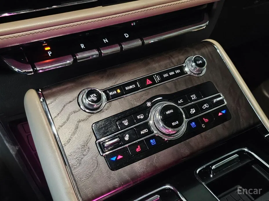 Фото 16 - Lincoln Aviator