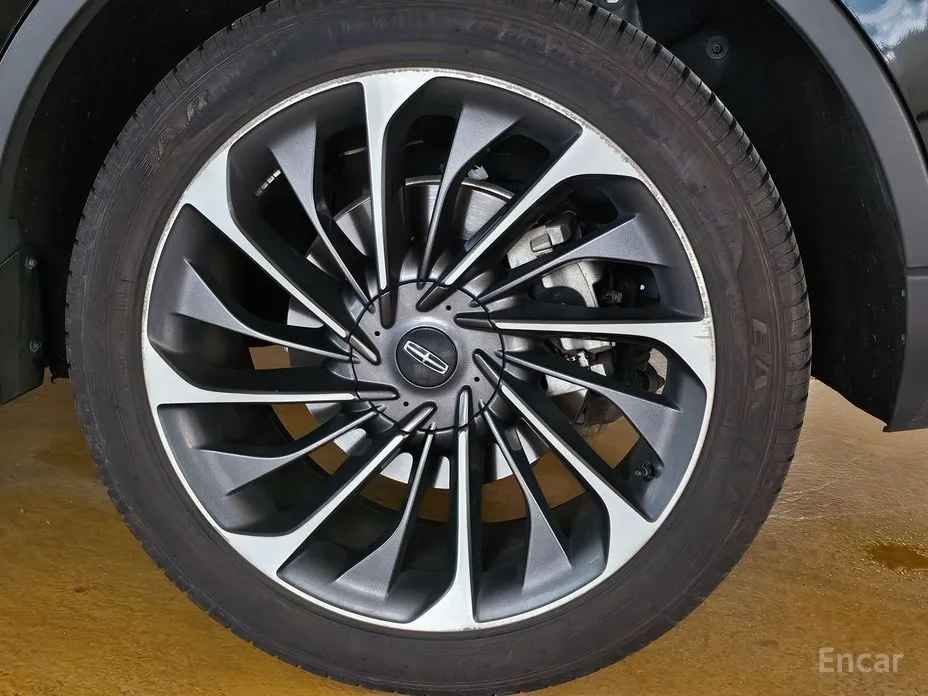 Фото 20 - Lincoln Aviator