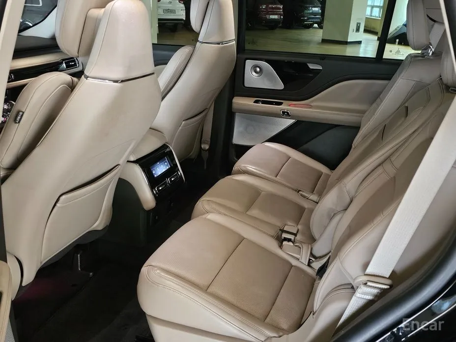 Фото 8 - Lincoln Aviator