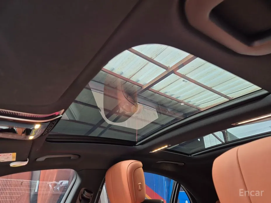 Фото 17 - Mercedes-Benz S-Class