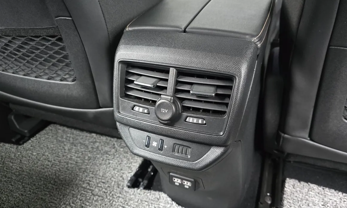 Фото 19 - Peugeot 5008