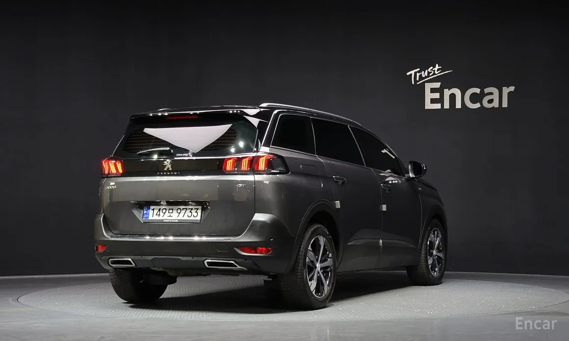 Фото 2 - Peugeot 5008