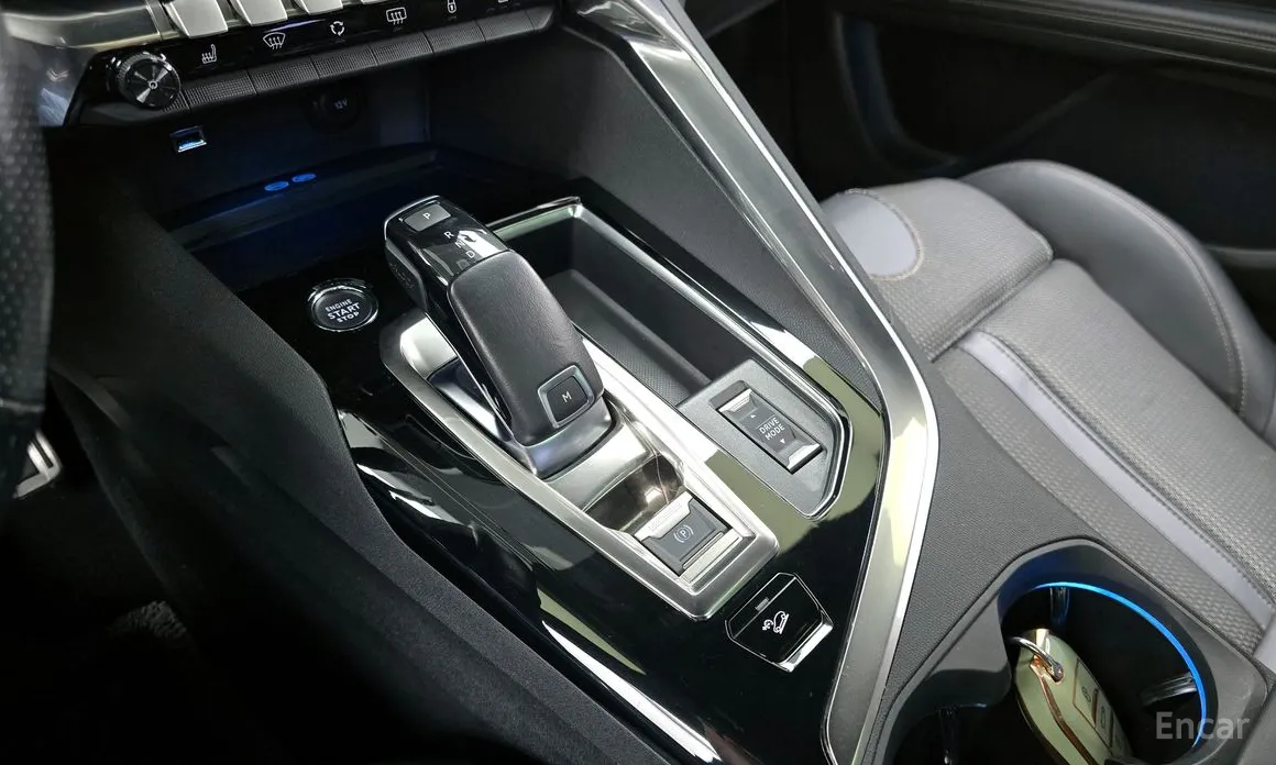 Фото 9 - Peugeot 5008