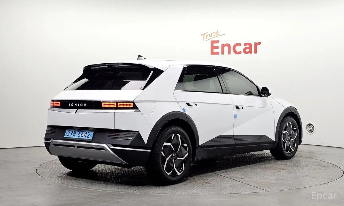 Photo 2 - Hyundai Ioniq 5