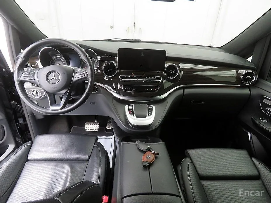 Фото 10 - Mercedes-Benz V-Class