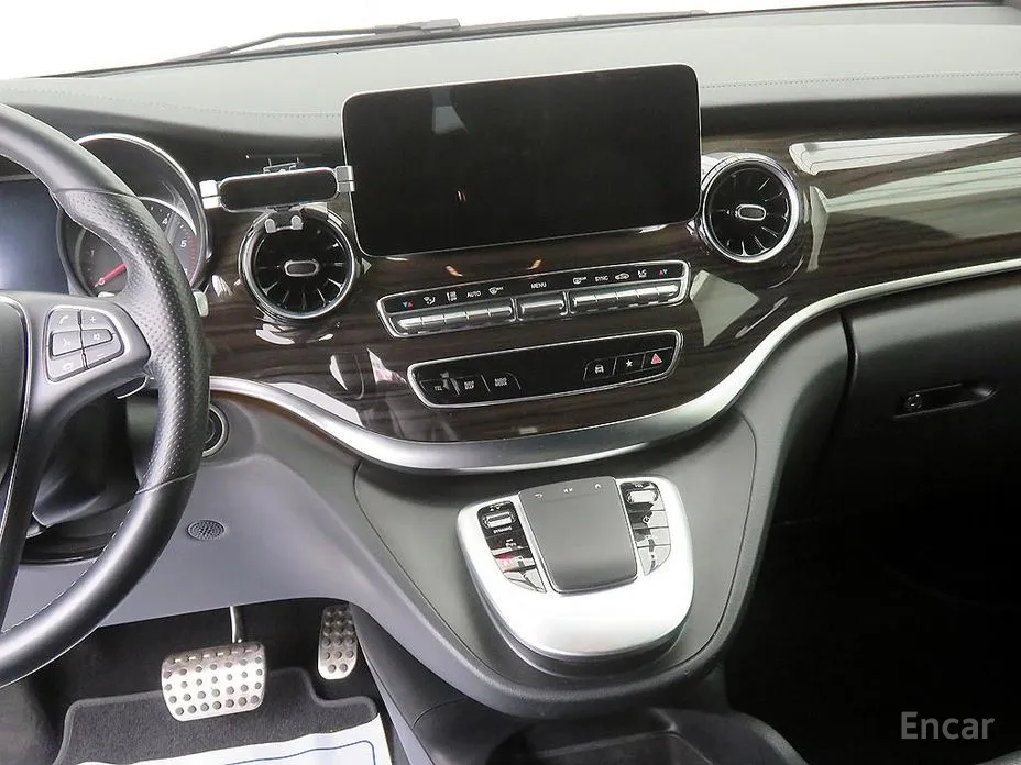 Фото 13 - Mercedes-Benz V-Class