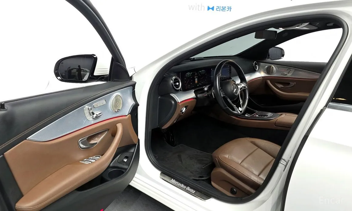 Фото 10 - Mercedes-Benz E-Class