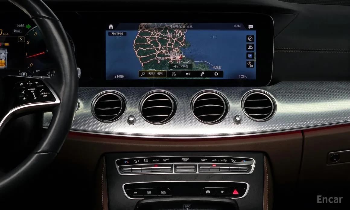 Фото 14 - Mercedes-Benz E-Class