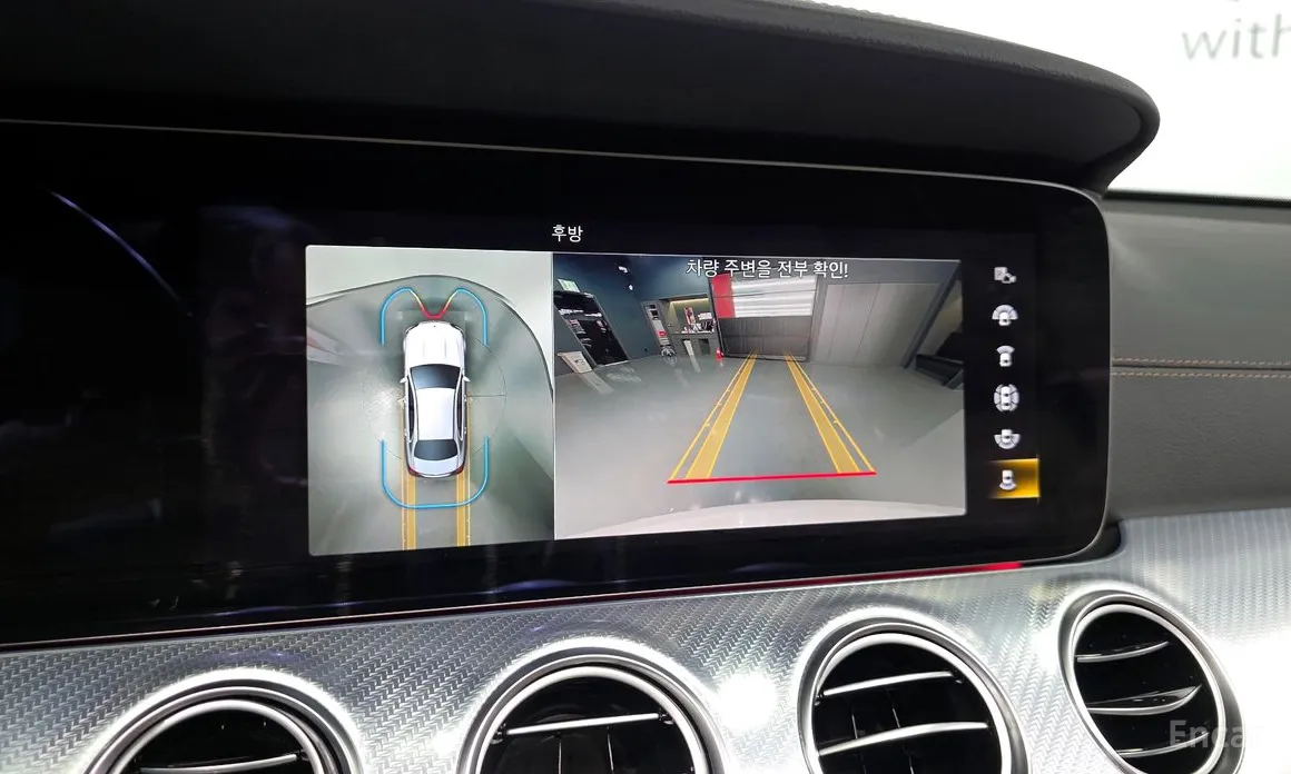 Фото 15 - Mercedes-Benz E-Class