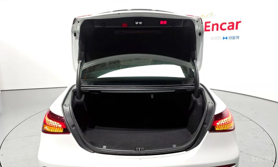 Фото 20 - Mercedes-Benz E-Class