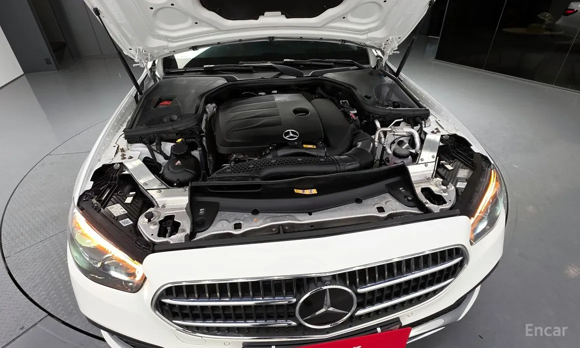 Фото 6 - Mercedes-Benz E-Class