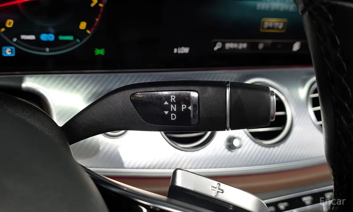 Фото 9 - Mercedes-Benz E-Class