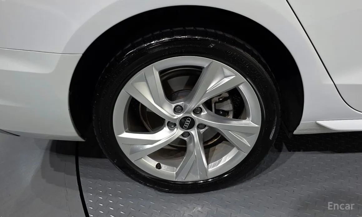 Фото 5 - Audi A4