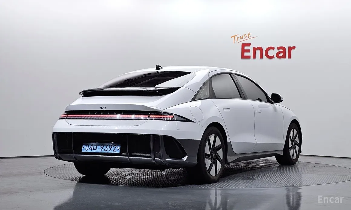 Photo 2 - Hyundai Ioniq 6