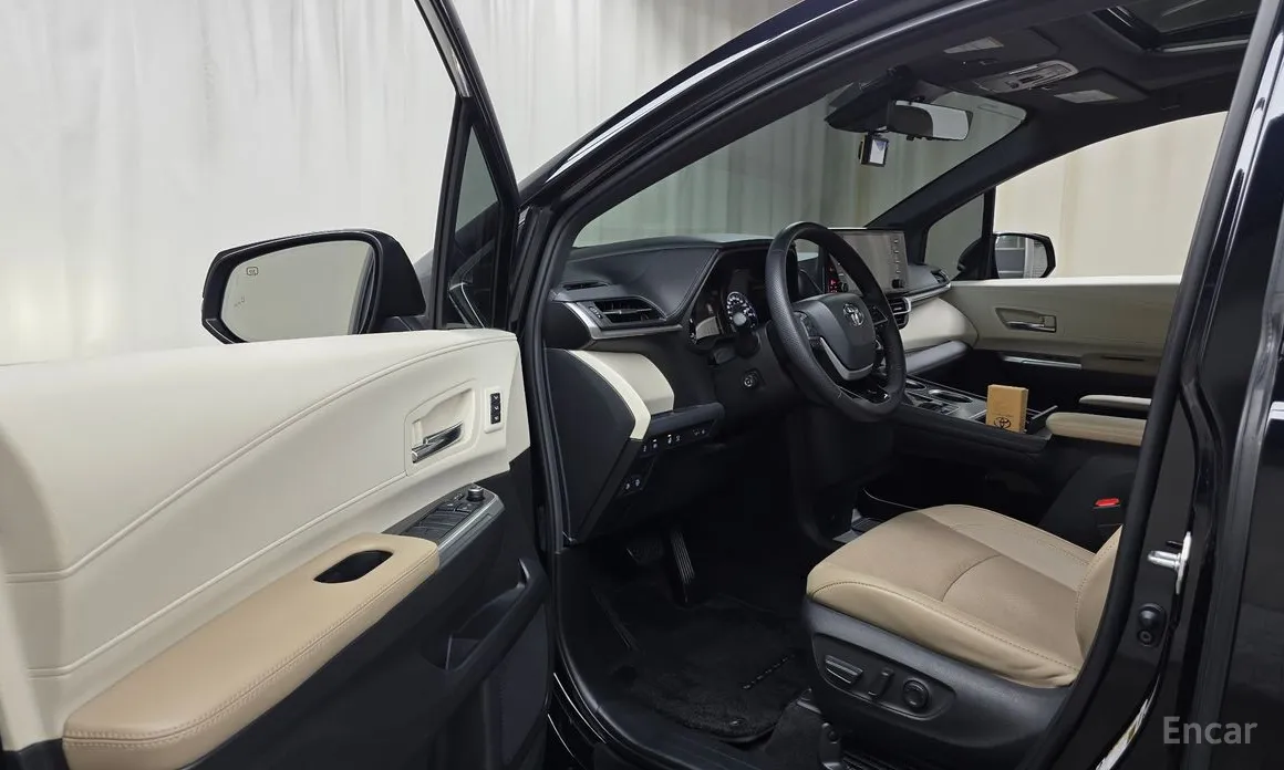 Фото 10 - Toyota Sienna