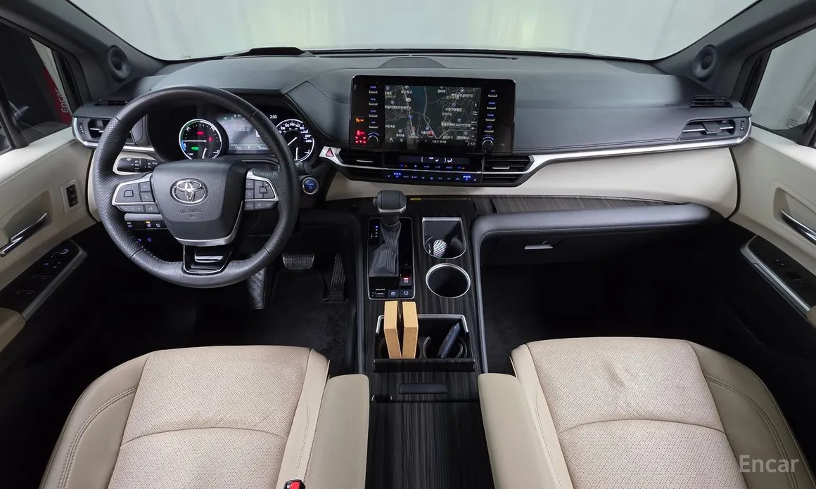 Фото 7 - Toyota Sienna