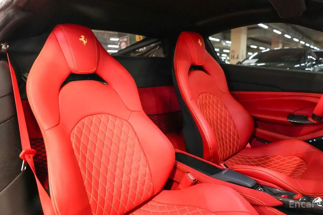 Фото 10 - Ferrari F8