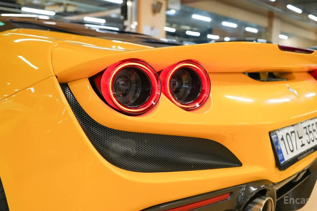 Фото 18 - Ferrari F8