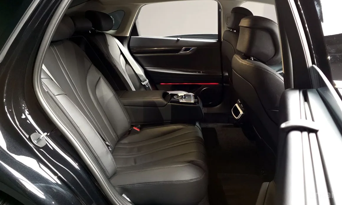 Фото 12 - Genesis G80